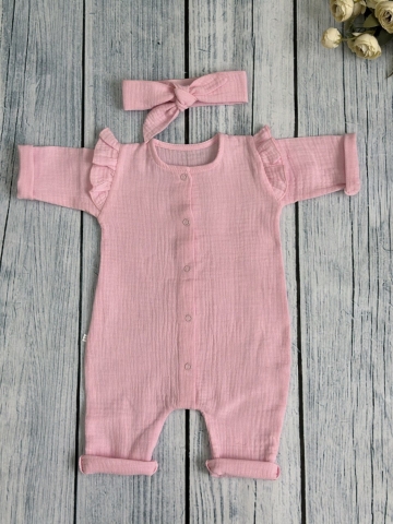 Купить оптом 336-Р. Комбинезон с повязкой для девочки из муслина, хлопок 100%, размеры 56,62,68, розовый в Костроме